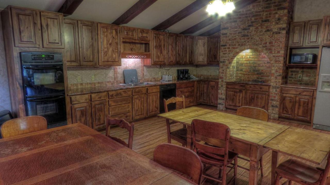 Riverstone Cabins Hotell Leakey Exteriör bild