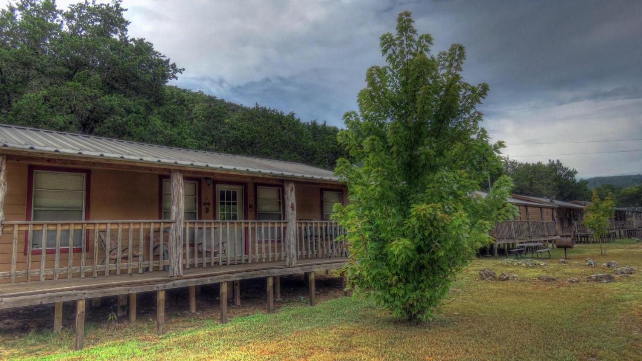 Riverstone Cabins Hotell Leakey Exteriör bild